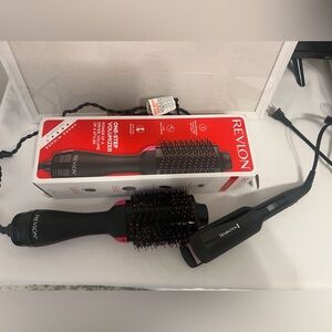 Revlon Salon Hair Dryer and Volumizer & Remington Hair Straightener bundle